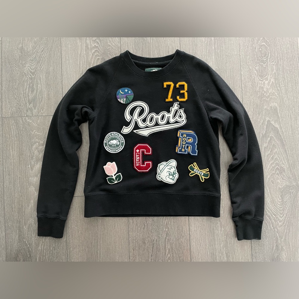 Roots women’s college sweater XS black patches